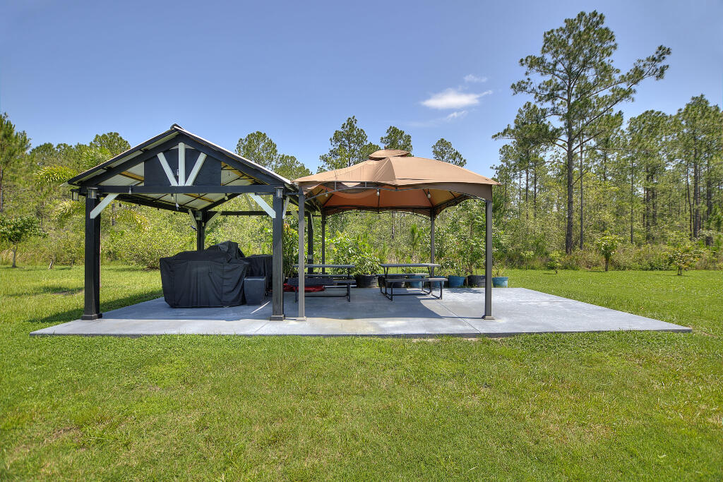 Photography and drone videos for selling residential Plant City Homes