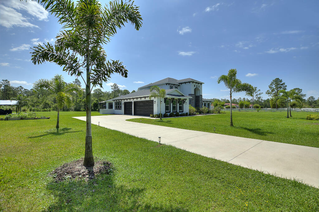 Photography and drone videos for selling residential Plant City Homes